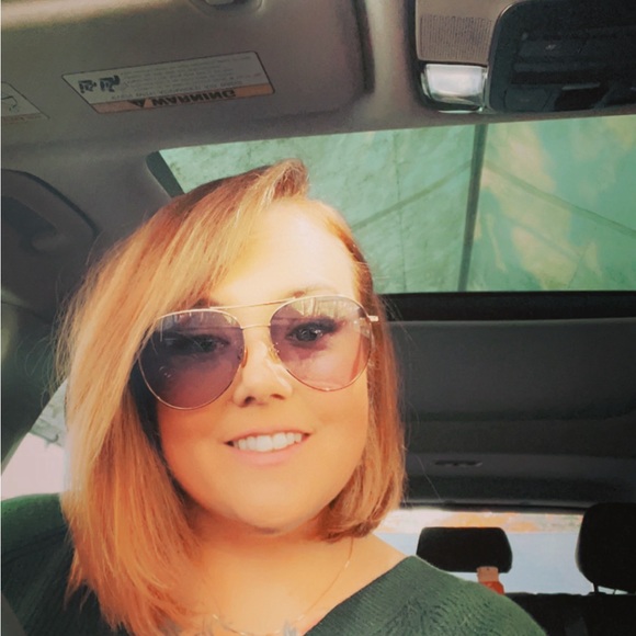 Meet your Posher, Jessica - Picture 3 of 3